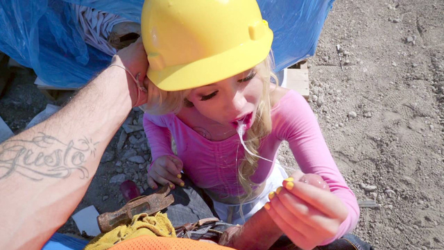 Yellow helmet makes XXX blowing safer for dirty-minded college girl