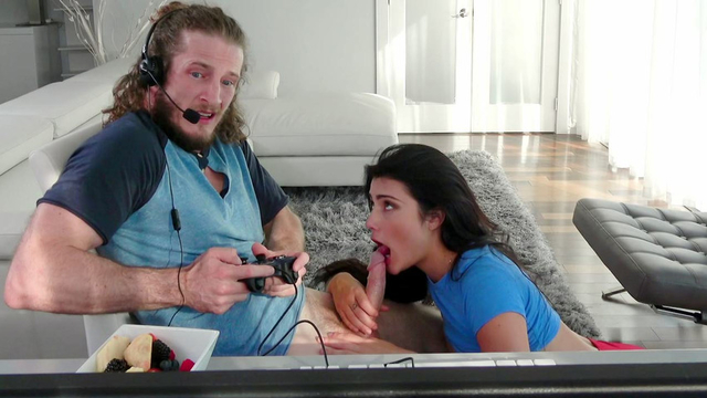 Gamer has his prick polished by sexy girlfriend in free XXX video