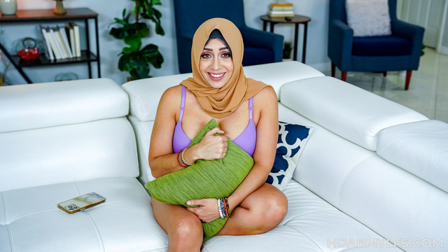 Curvaceous XXX Arab mom can't wait to get her eager cunt drilled