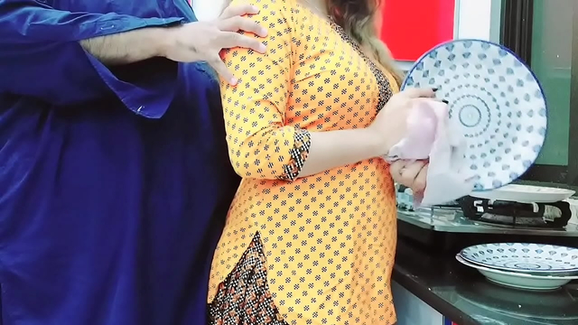 XXX Video of Sweet Pakistani Wife Tempting Her Husband in The Kitchen He Fucked Her