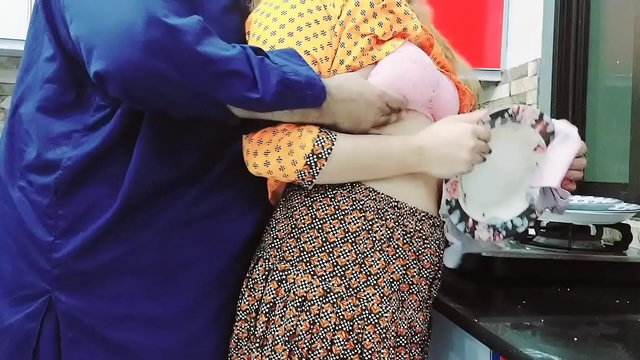 XXX Video of Sweet Pakistani Wife Tempting Her Husband in The Kitchen He Fucked Her