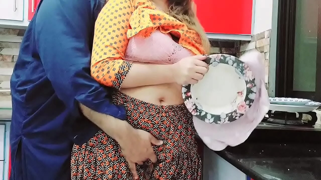 XXX Video of Sweet Pakistani Wife Tempting Her Husband in The Kitchen He Fucked Her