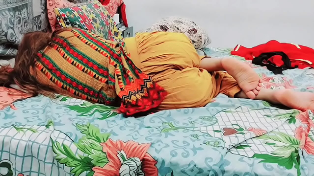 XXX Video Alert! This Pakistani Village Wife Is Going Crazy - She's Fucking as Sex Queen!
