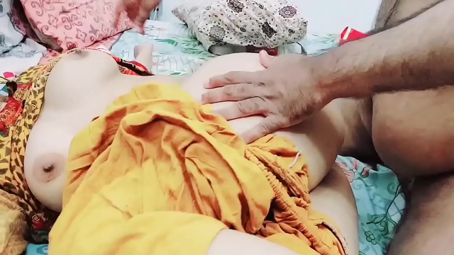 XXX Video Alert! This Pakistani Village Wife Is Going Crazy - She's Fucking as Sex Queen!