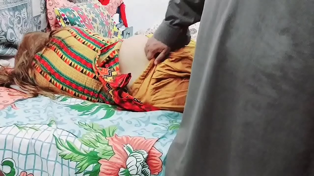 XXX Video Alert! This Pakistani Village Wife Is Going Crazy - She's Fucking as Sex Queen!