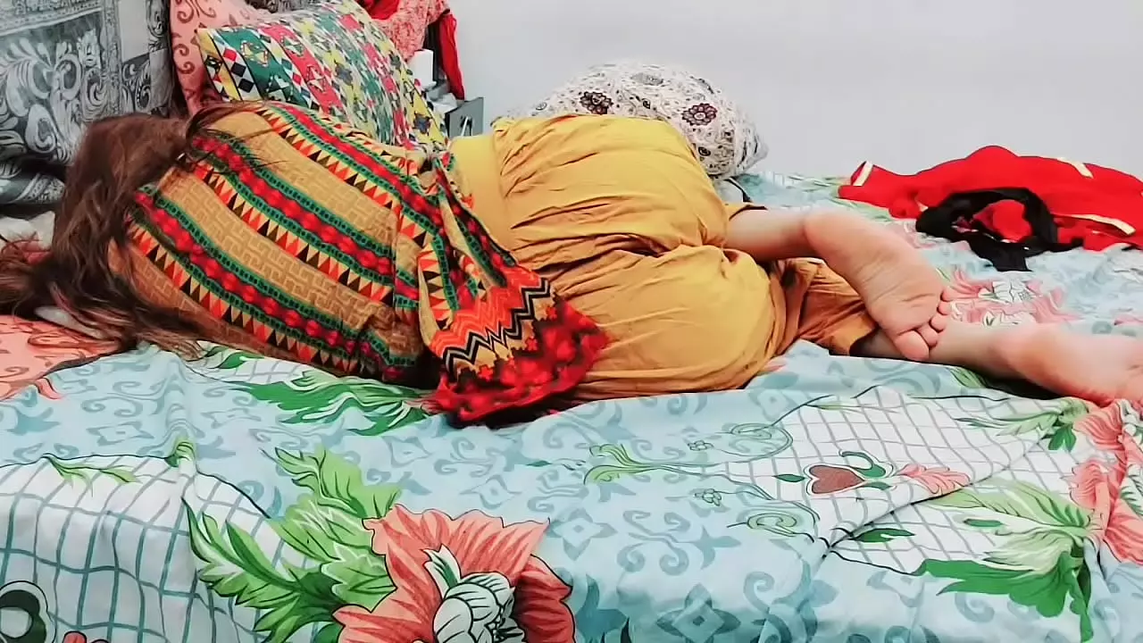 Xxx Village Pakistan S Hd - XXX Video Alert! This Pakistani Village Wife Is Going Crazy - She's Fucking  as Sex Queen! | DaChicky.com