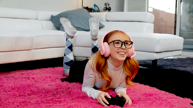 Shy Gamer Girl XXX Goes From Virgin To Slut With Fairy Bimbo's Help!