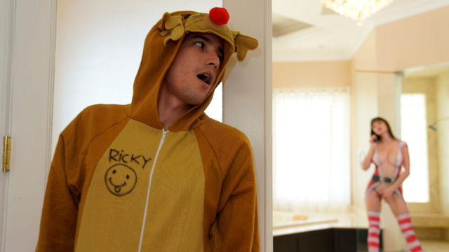 Mom Caught Son Peeping: MILF Gives Son Christmas Blowjob