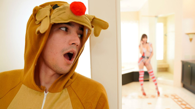 Mom Caught Son Peeping: MILF Gives Son Christmas Blowjob