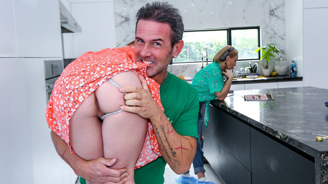 Stepdaughter Sucks Daddy Dick on St. Patty's Day for Pinch-Free Protection