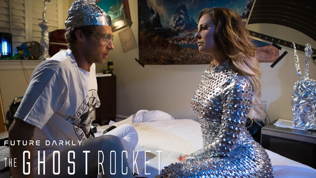 Conspiracy theorist meets alien female who researches his XXX shuttle