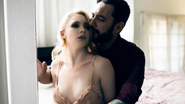 Stepdad watches blonde girl worshipping client's XXX instrument