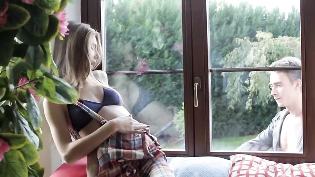 Sexy babe: Nice view on her pussy