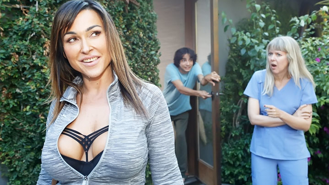 Lilhumpers Mum takes pants off to touch young dong after XXX massage